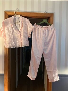 ✨ NWT Vintage Erika Taylor Intimates 2-Piece Pink Satin Pajama Set size L